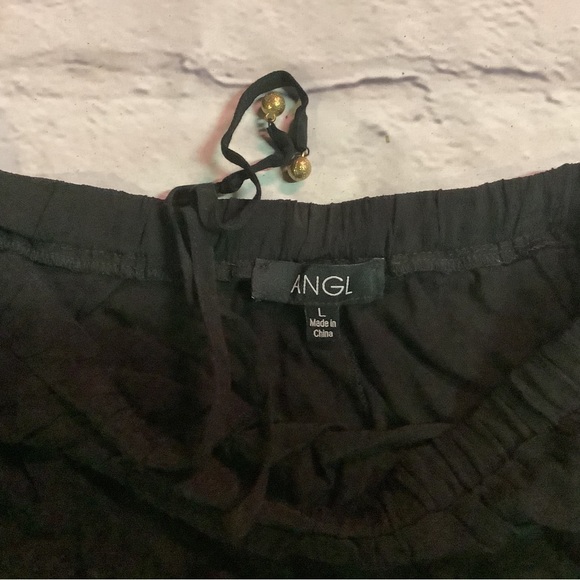 ANGL SHORTS SIZE LARGE. - Picture 3 of 3